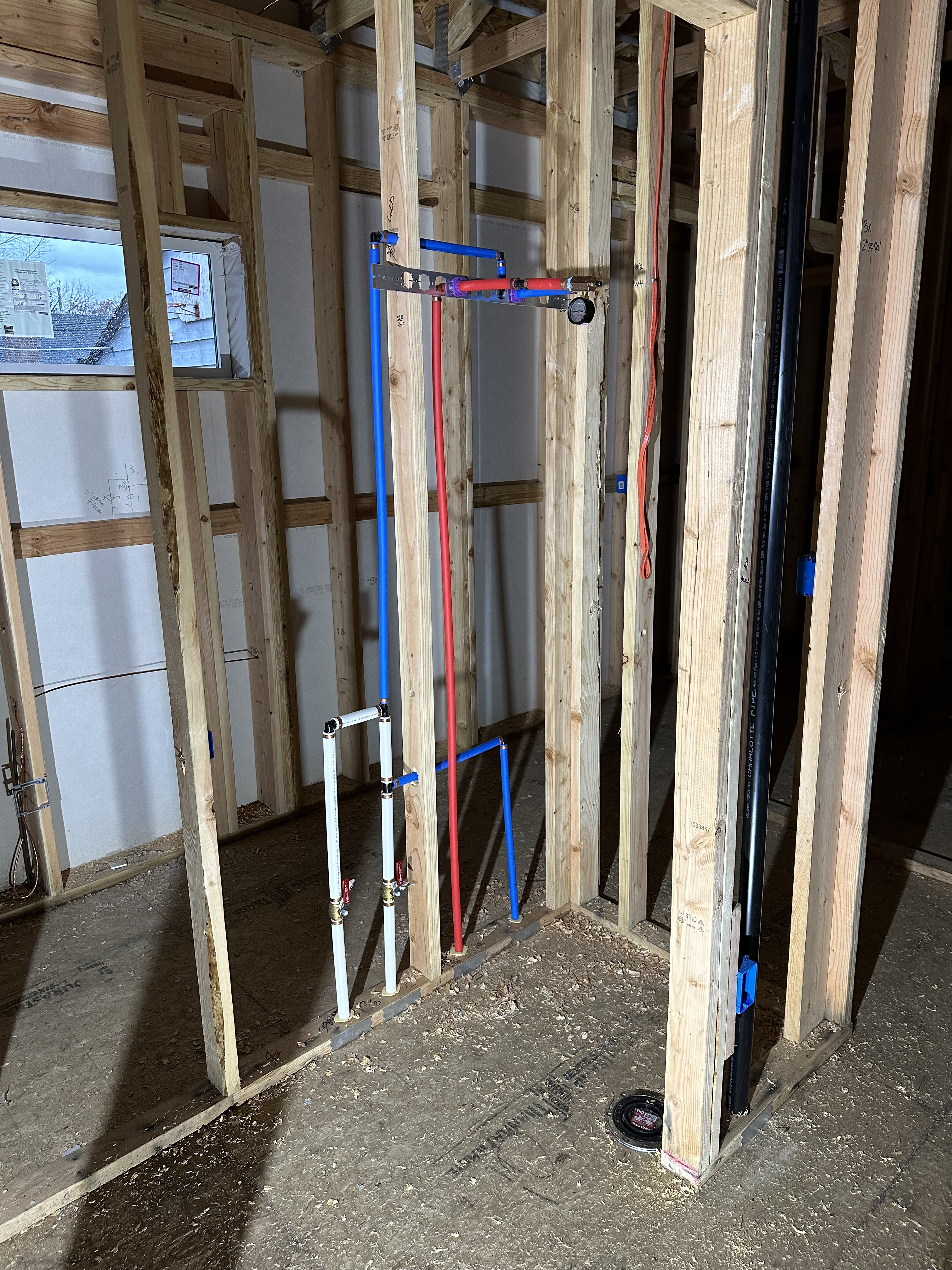 Water heater manifold and piping layout